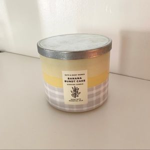 Bath and Body Works Candle “Banana Bundt Cake” 🍌🧁